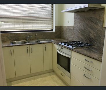 Charming Cottage in a Prime Location! - Photo 5