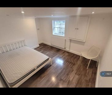 4 bedroom semi-detached house to rent - Photo 1