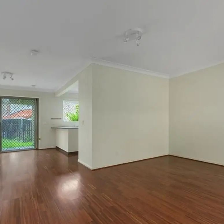 “Spacious 3-Bedroom Townhouse in the Heart of Newmarket – Comfort, Convenience & Lifestyle!” - Photo 1