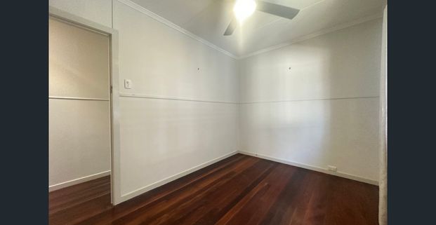 Light‑Filled Living in Hamilton/Ascot - Photo 1