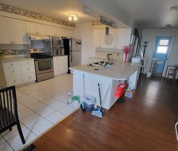 1072 Delta Avenue apartment — Burnaby, BC (3-Bedroom) - 3 Bedroom - Photo 2