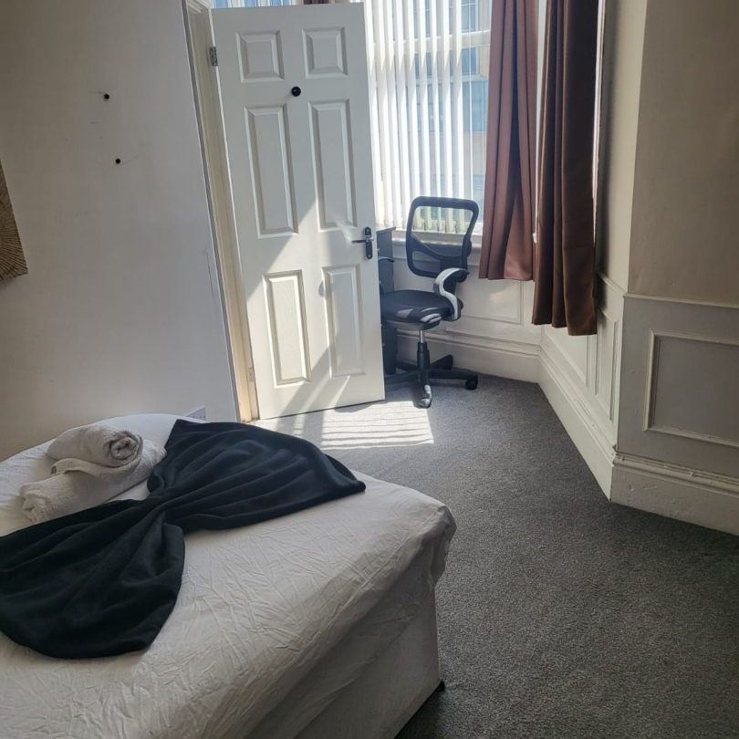 To Let : Albert Road , Middlesbrough ,TS1 2PP - Photo 2