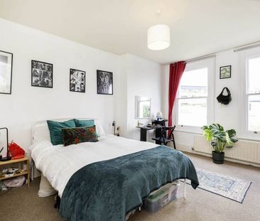 Modern Apartment - Photo 3