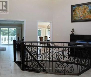 Detached Home For Lease | N9238897 - Photo 2