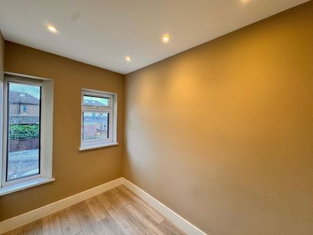 3 Bed Flat, Seven Kings, IG3 - Photo 5