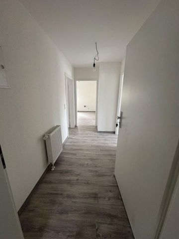 Attraktive und Sanierte, 4 Zimmer Obergeschosswohnung mit Balkon - Photo 4