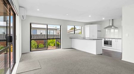 Warm in Woolston - Photo 3