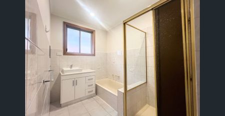 Comfort and Convenience in the Heart of St Albans - Photo 3