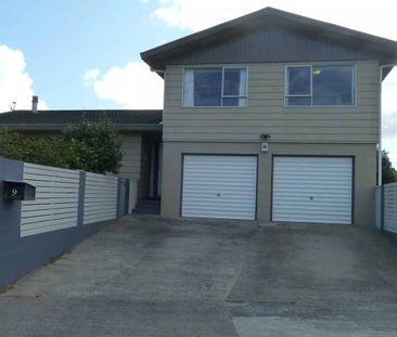 THREE BEDROOMS - FEILDING - Photo 4