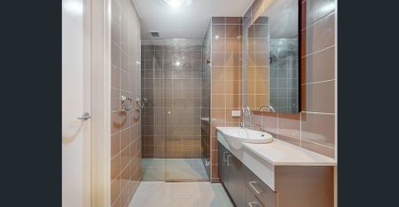 Sophisticated and stylish with substantial living - Photo 2