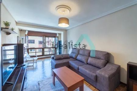 Alquiler de piso en Calle López del Vallado - Photo 2