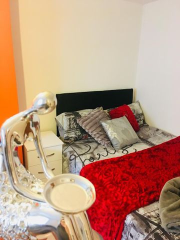 1 bedroom in a house share to rent - Photo 3