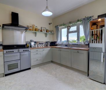 4 bedroom semi detached house to rent - Photo 5