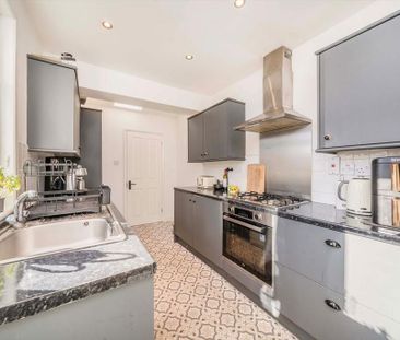 3 bedroom semi-detached house to rent - Photo 2