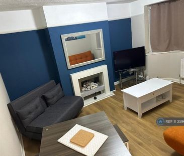 2 bedroom maisonette to rent - Photo 2