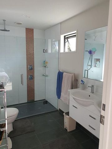 Modern family home - Photo 4