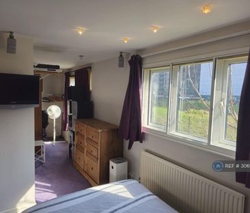 1 bedroom in a house share to rent - Photo 6