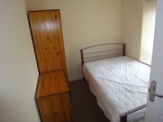 Modern 4 Bed House close to City Centre - Photo 1