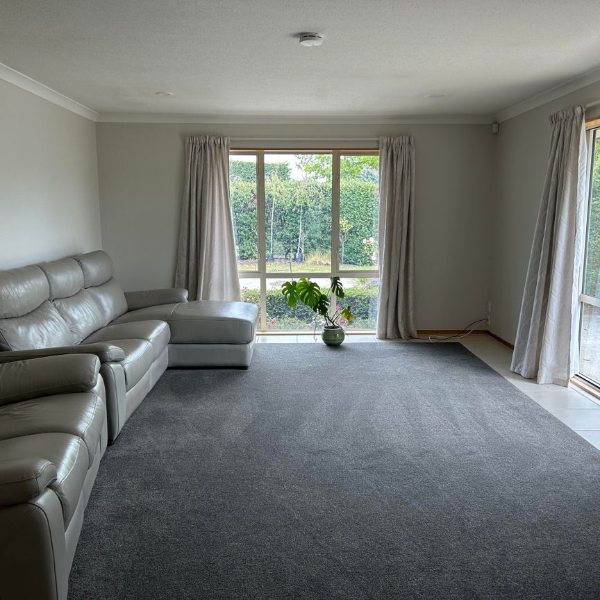 Large Family Home - Photo 1