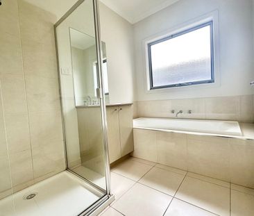 105 Moondarra Drive, Berwick, Vic 3806 - Photo 4