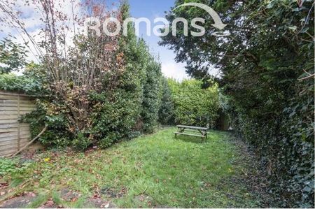 Dollis Drive, Farnham, GU9 - Photo 3