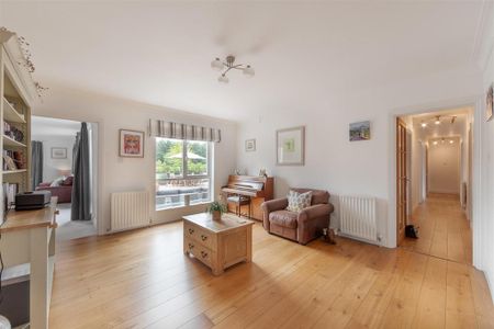 4 bedroom detached bungalow to rent - Photo 4