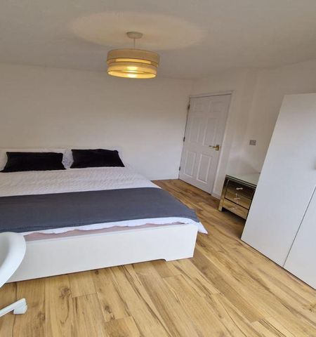 5 bedroom end of terrace house to rent - Photo 5