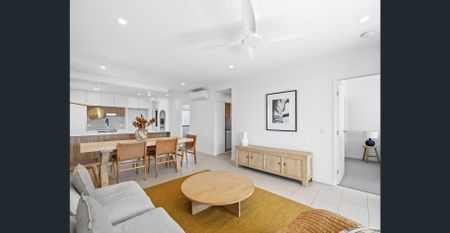 Furnished 3 Bedroom Apartment at The Whitely! - Photo 2