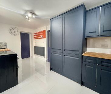 4 bedroom semi-detached house to rent - Photo 3