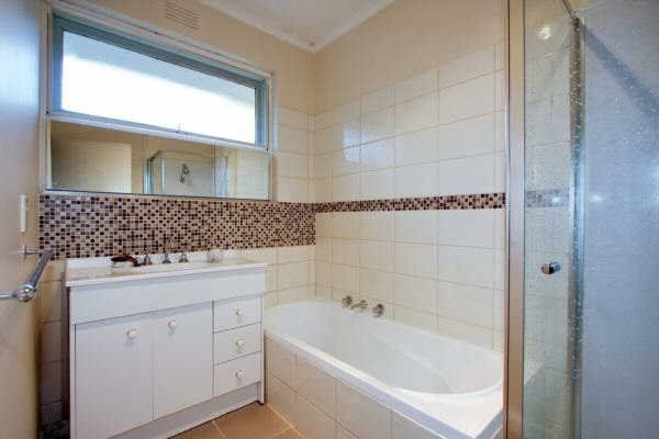 Spacious 2-Bedroom Unit in Prime Location - Photo 1