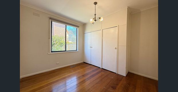 Spacious Three-Bedroom Gem in the Heart of Kew - Photo 1