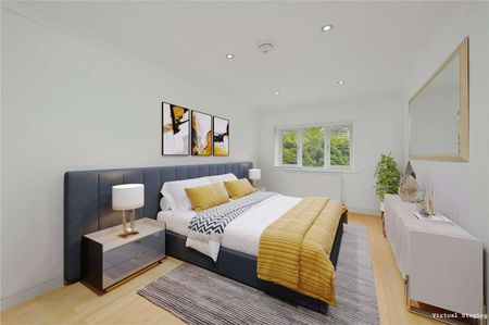 An impressive 5 bedroom gated home in Esher. - Photo 2