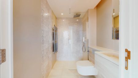 2 Bedroom 2 Bathroom Flat1602 - Photo 4
