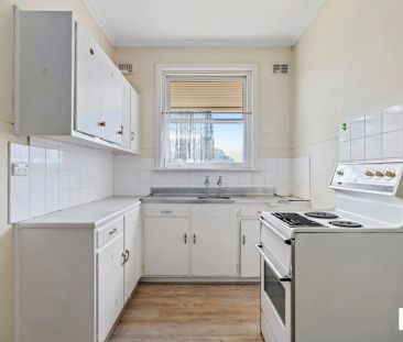 Spacious & Practical Living in Convenient Elizabeth East - Photo 4