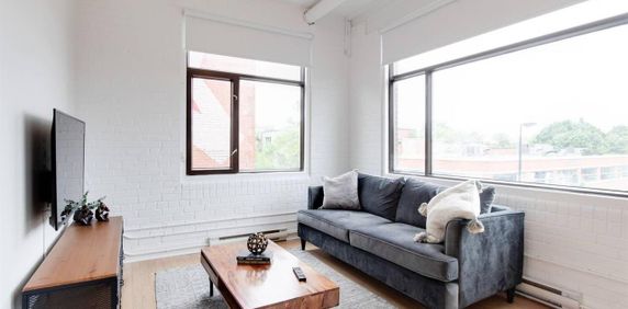 Bachelor - 3778 Boulevard Saint-Laurent, Montréal - Photo 2