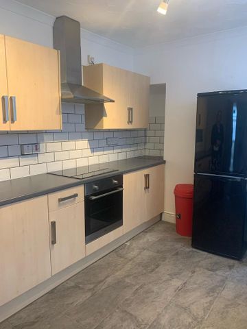 4 bedroom terraced house to rent - Photo 5