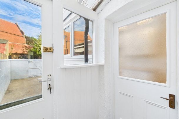 2 bedroom end of terrace house to rent - Photo 1