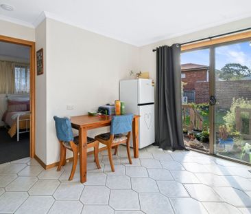 Low maintenance living in a quiet pocket of Katoomba Crescent - Photo 3
