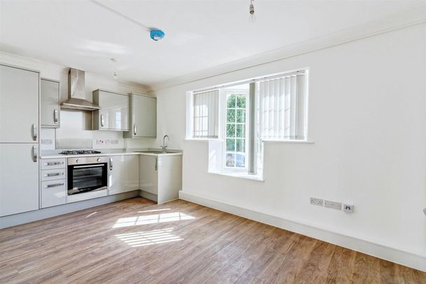 Kingsway, George V Avenue, Worthing - Photo 1