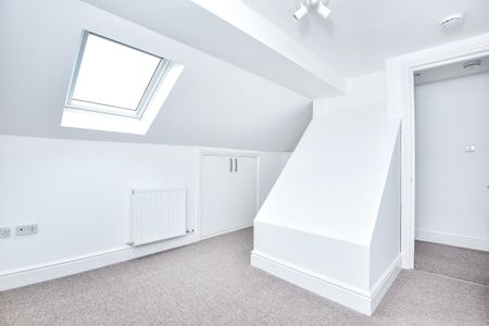 Crowborough Road, London, SW17 - Photo 4