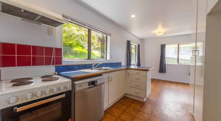 3-bedroom newly refreshed property in Selwyn Heights - Photo 5