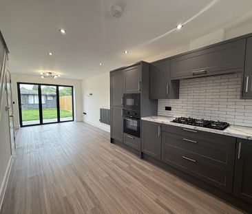 3 bedroom end of terrace house to rent - Photo 5