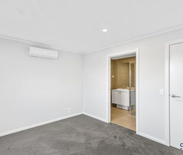 Stylish 3-Bedroom Townhouse - Photo 5