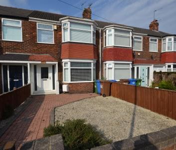 3 bedroom Terraced House To Let - Photo 2