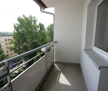 WOHNRAUM muss NICHT teuer SEIN - - - Küche mit Fenster - - - 2 Zimm... - Foto 1