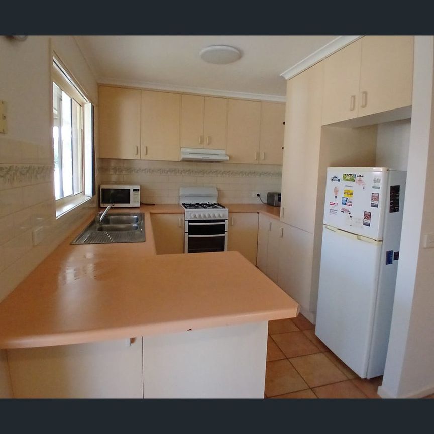 Spacious Townhouse - Photo 1