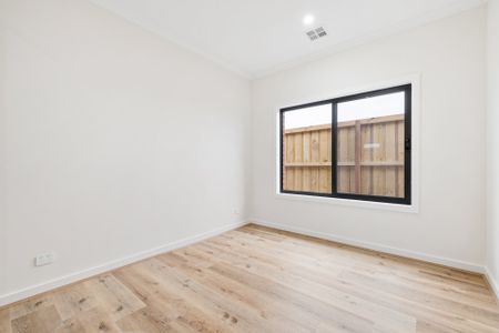 Light & Bright Home - Photo 3