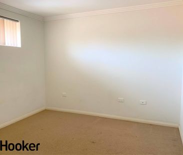 Modern 2 bedroom Townhouse with private yard - Photo 4