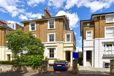 Elegant Grade II Listed residence set over five floors with larger than usual garden in the heart of Windsor. - Photo 4