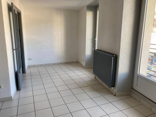 Location appartement 3 pièces 74 m² à Vals-les-Bains (07600) 4 - Photo 1